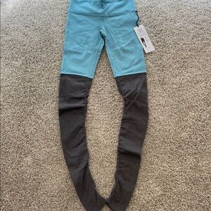 ALO Yoga Goddess Ribbed Leggings. BNWT. Size XS